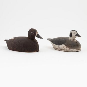 Two wooden decoy ducks, 20th Century.