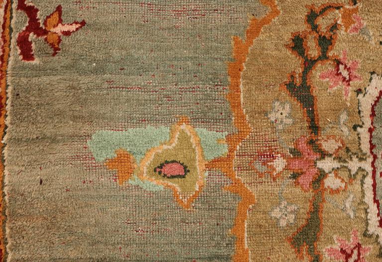 ANTIQUE USHAK. 493,5 x 365 cm.