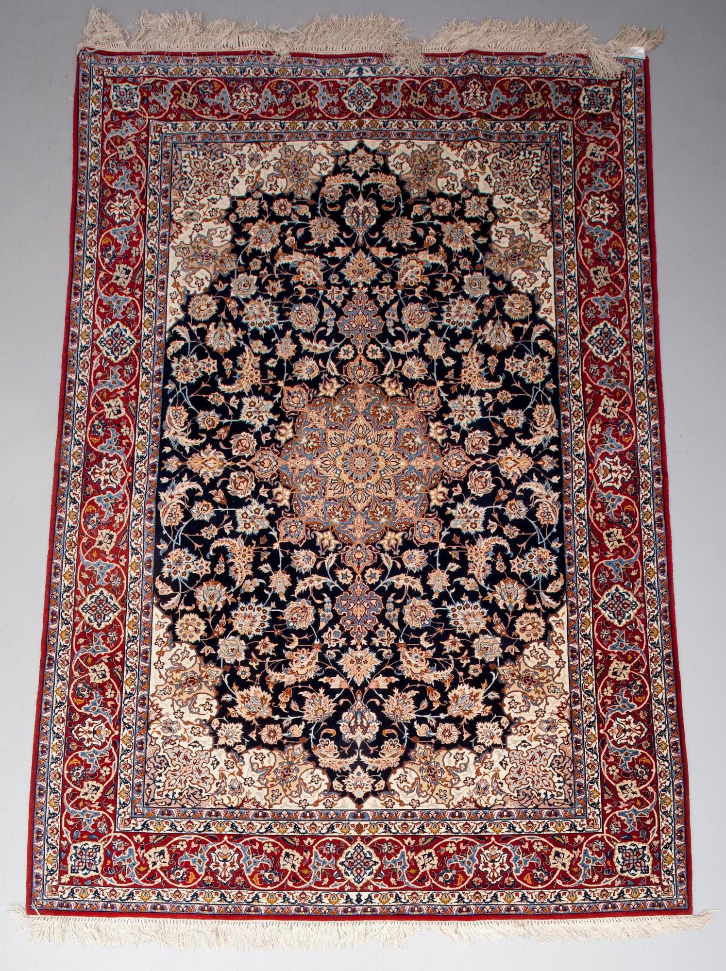 MATTA, Isfahan, delvis silke. Ca 230x151 cm.