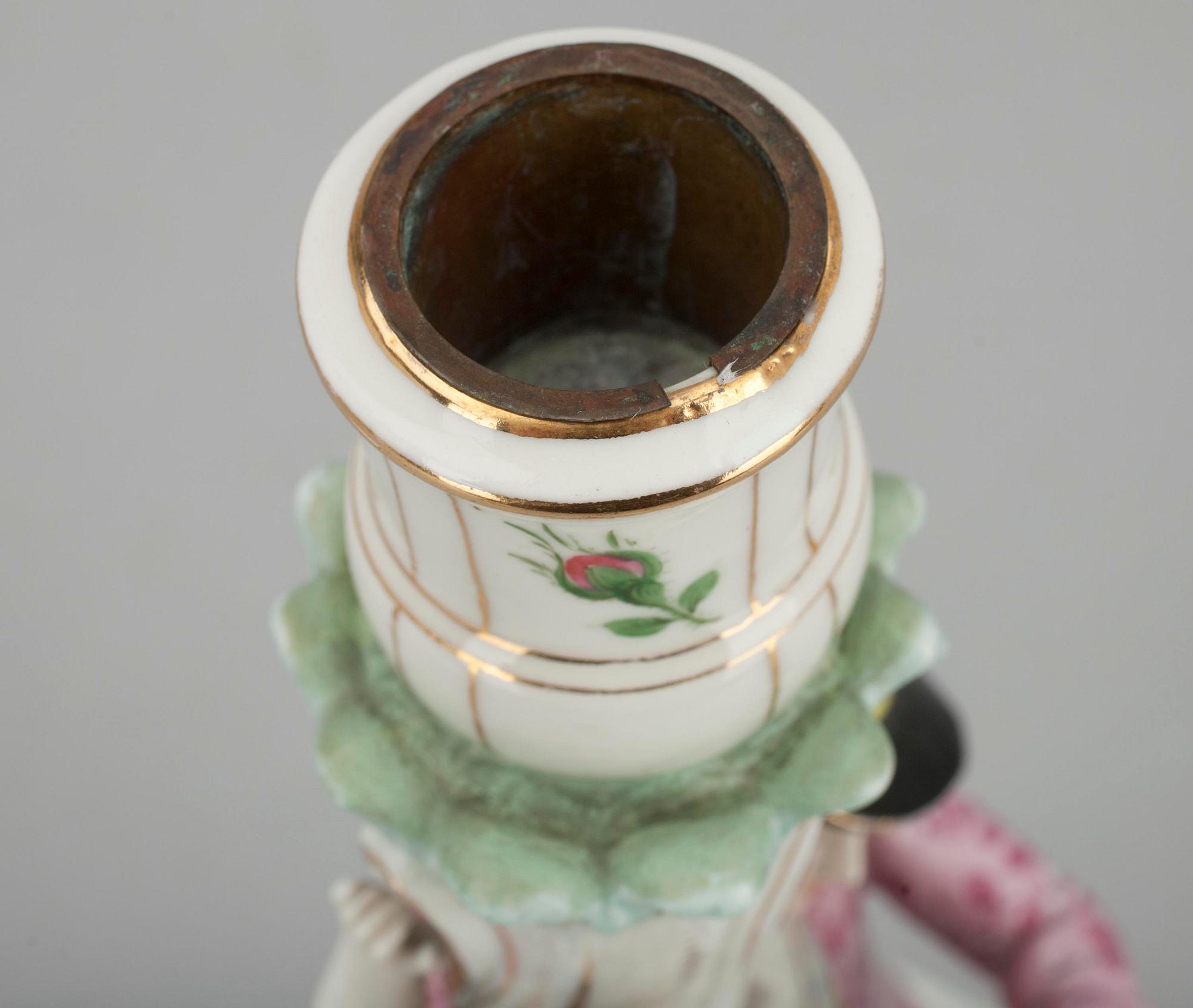 LJUSSTAKE, porslin, figurin i Meissen-stil.