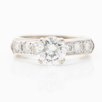 Ring, 18K white gold with brilliant-cut diamonds.