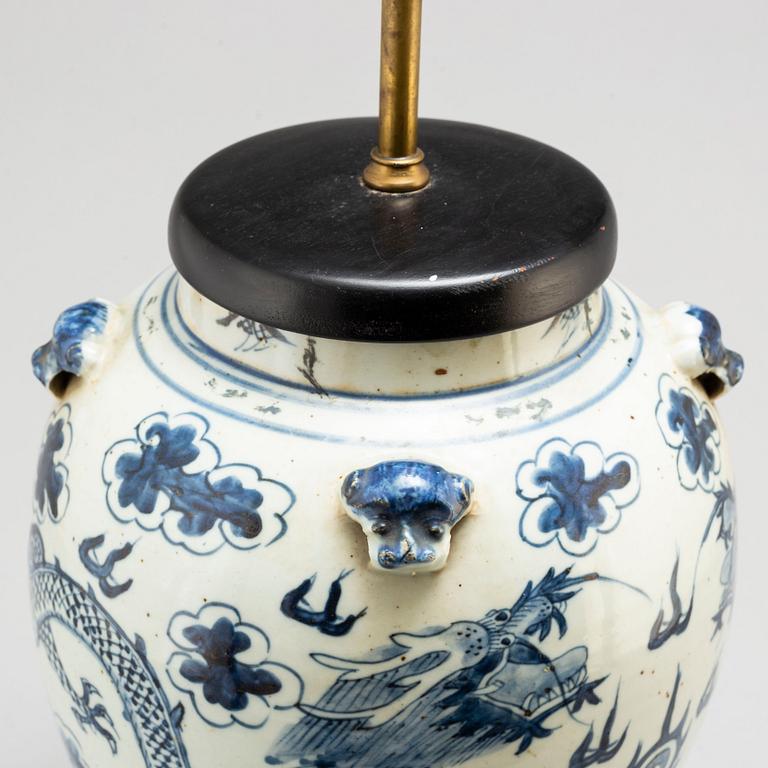 A large blue and white vase/table lamp, Qing dynasty, late 19th/ early 20th century.