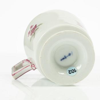 Kopp med lock, fat, porslin, Meissen respektive KPM, 1700-/1800-tal.