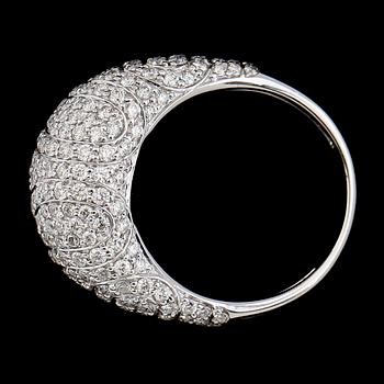 RING, 18K vitguld, diamanter tot ca 2.05 ct.