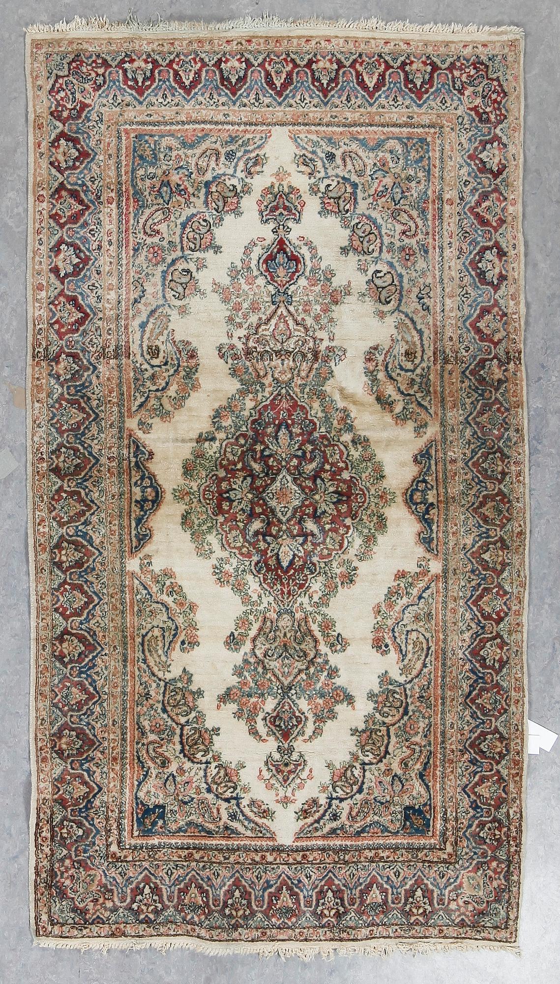 MATTA, Kirman,  ca 220x120 cm.