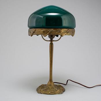 AN ART NOUVEAU BRASS TABLE LAMP:.