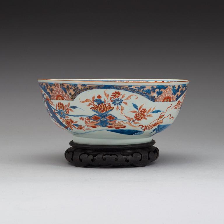 An imari punch bowl, Qing dynasty 18th century.