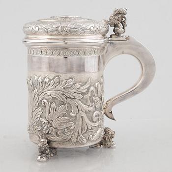 Dryckeskanna, silver 835, barockstil, omkring 1900-talets mitt.