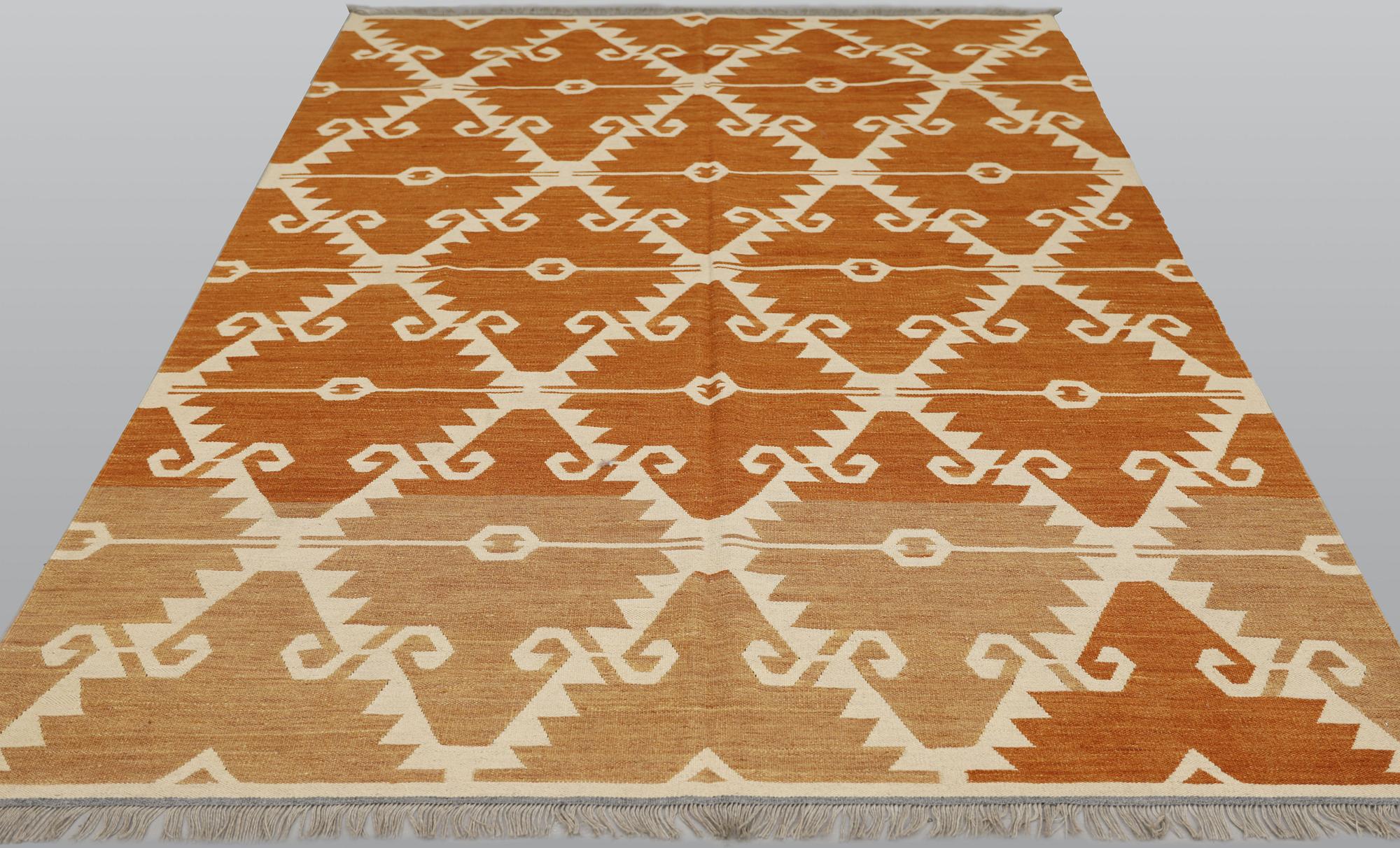 A Kilim carpet, modern design, approx. 251 x 171 cm.