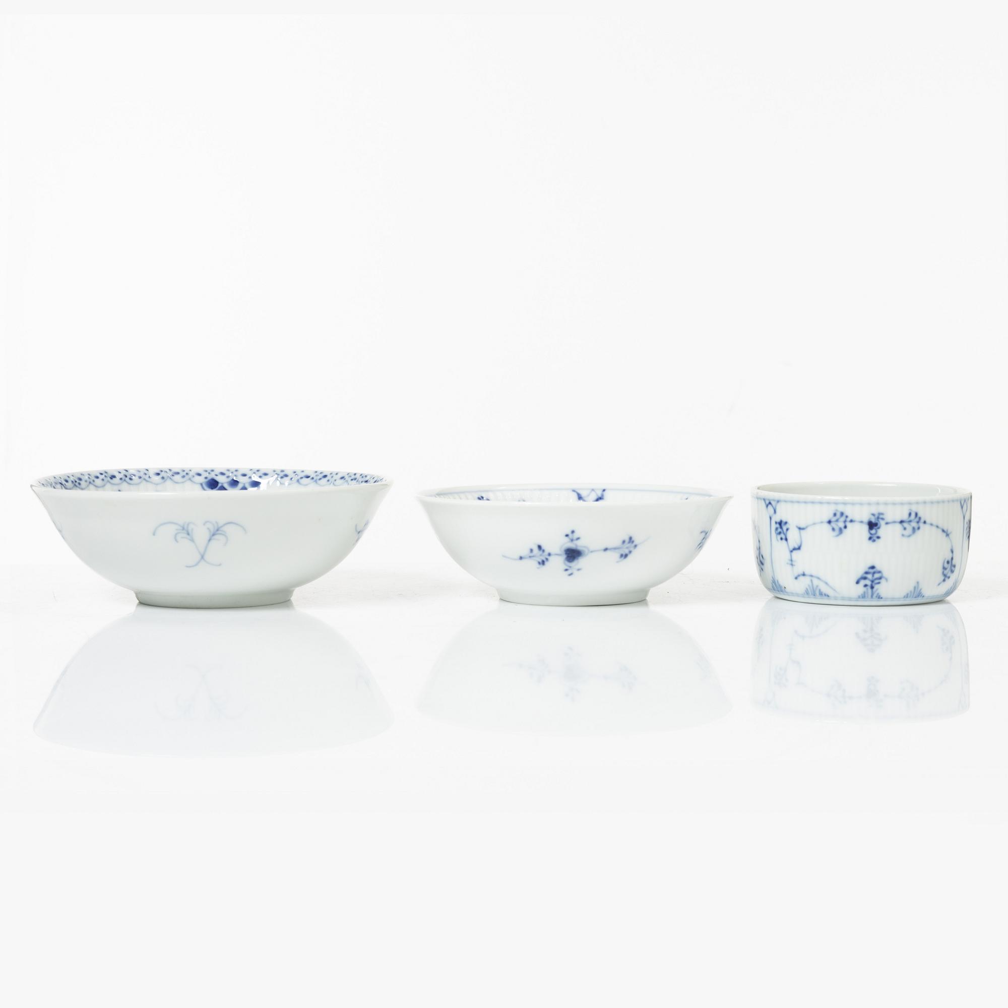 Royal Copenhagen, Service 82 pieces, Musselmalet, half lace.