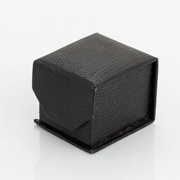 18K gold and small brilliant-cut diamond ring.