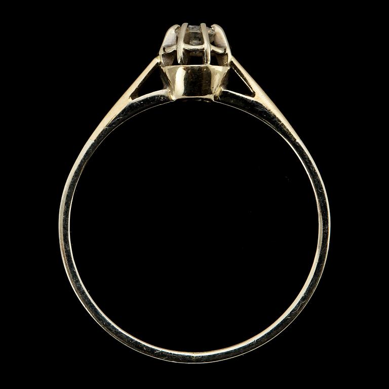 RING, 18k vitguld med briljantslipad diamant, ca 0.10, importstämplad, 1975. Vikt 2 g.
