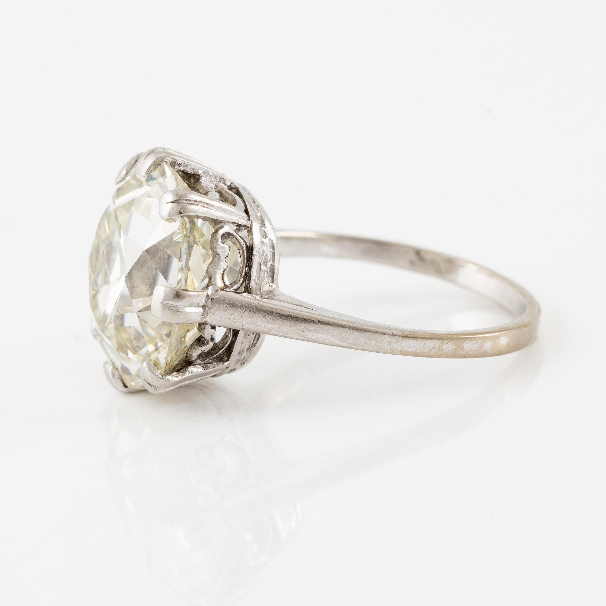 An 18K white gold ring set with a cushion-shaped old-cut diamond.