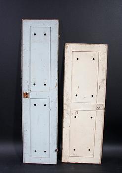 DÖRRAR, 2 st. Sengustavianska 1700/1800-tal.