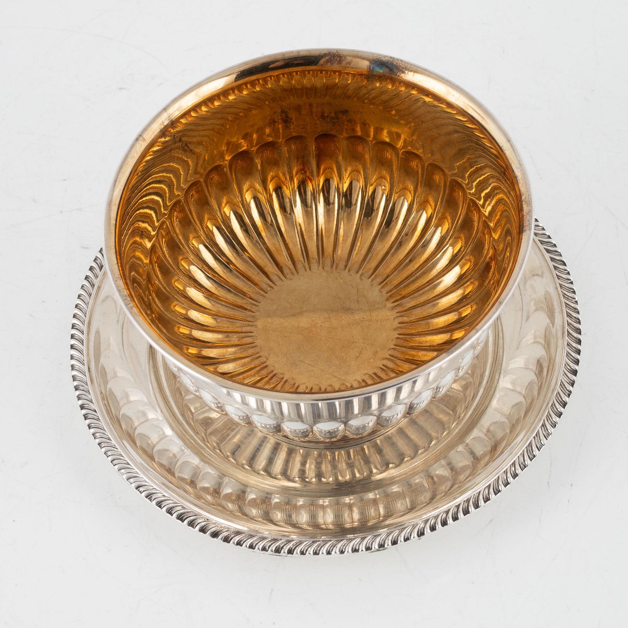 Jakob Engelberth Torsk, såsskål med fat, silver, Stockholm 1911.