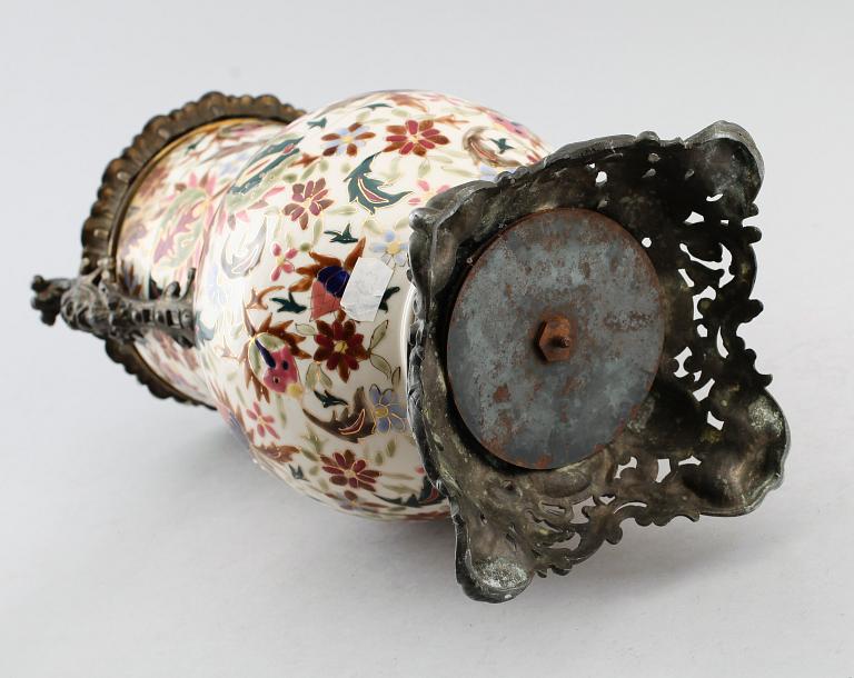 BORDSFOTOGENLAMPA, porslin, omkring år 1900.