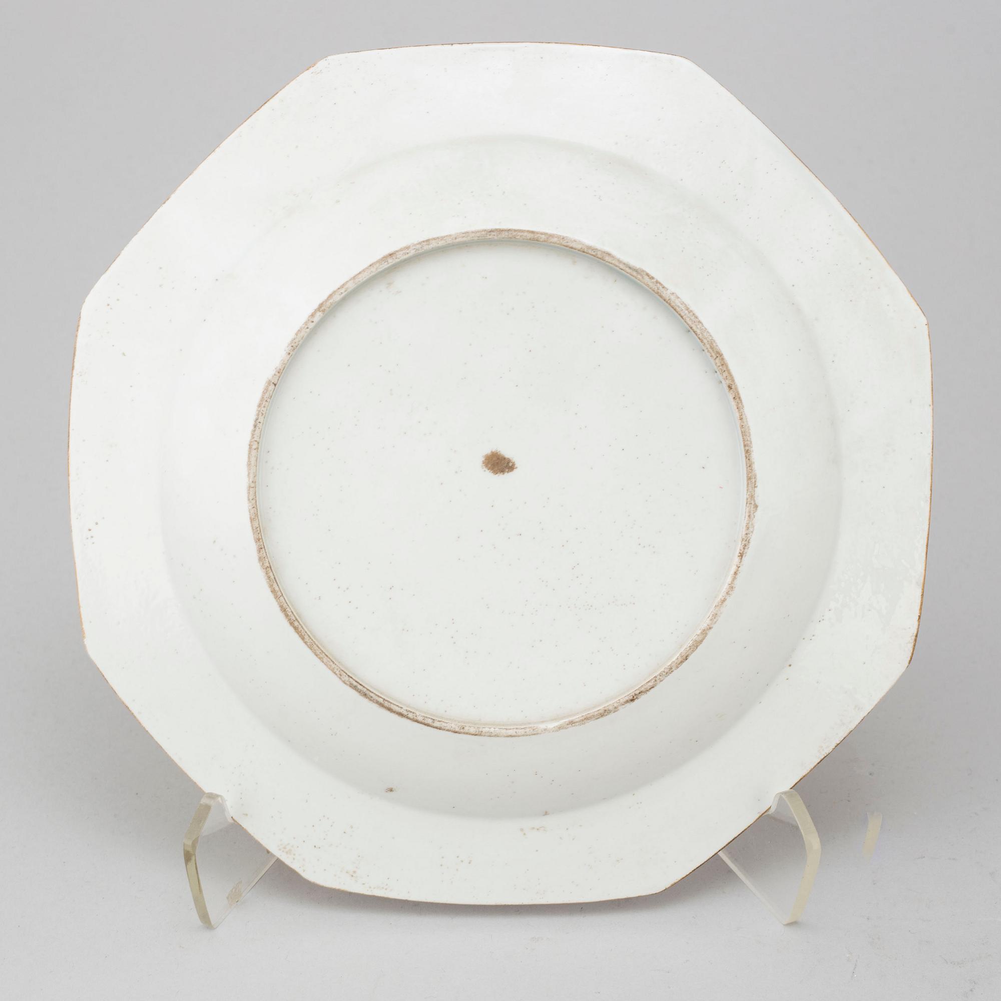 TALLRIKAR, 4 stycken, vapenporslin, Kina, Qingdynastin, 1700-tal.