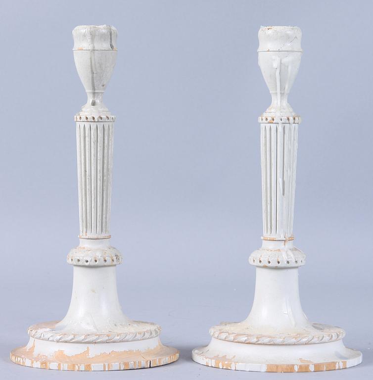 LJUSSTAKAR, ett par, trä, gustaviansk stil, 1900-talets andra hälft.