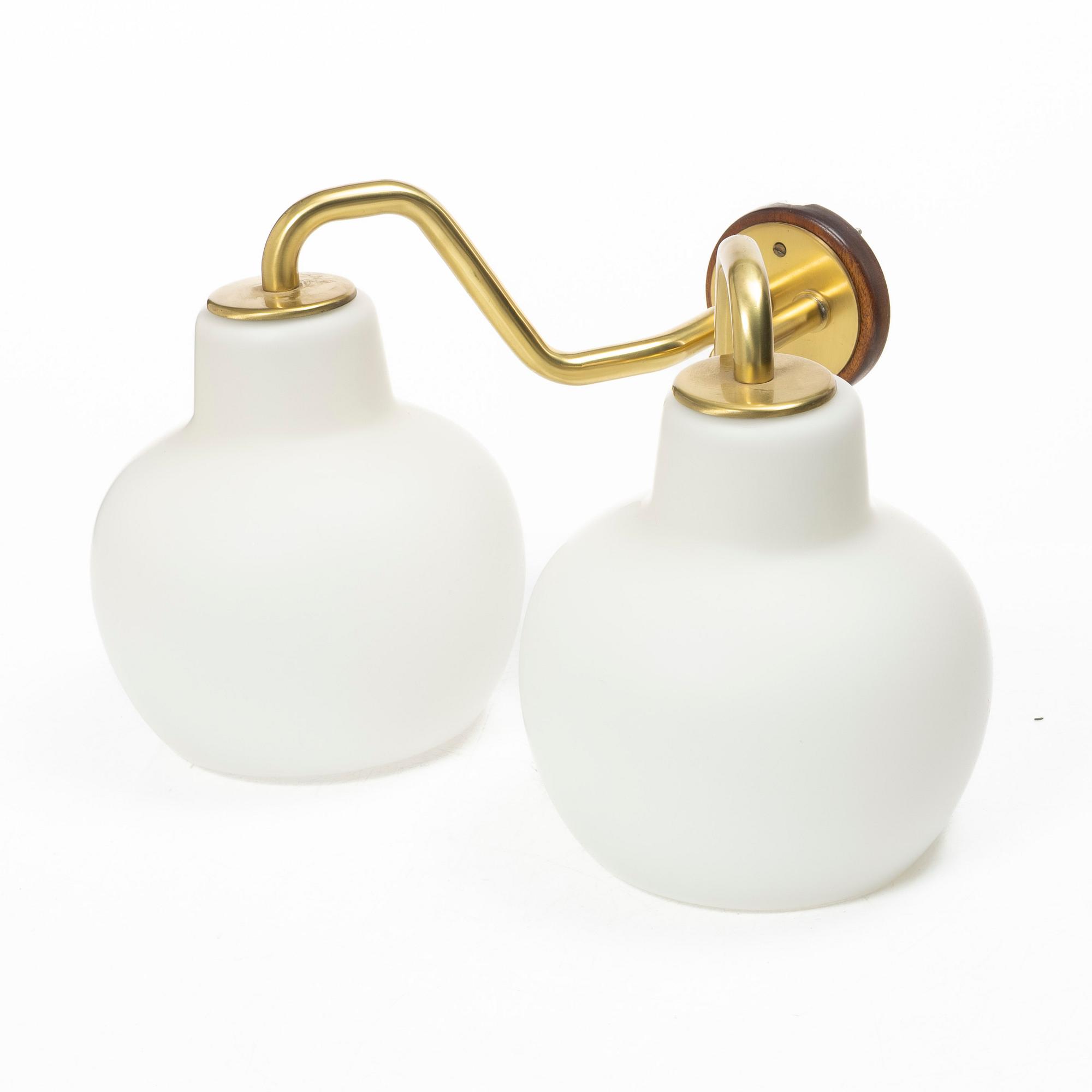 Vilhelm Lauritzen, a 'VL Ring Crown 2" wall light, louis Poulsen, end of the 20th century.