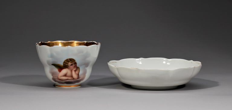 FRUKOSTKOPP MED FAT, porslin, Meissen. 1800-talets slut.