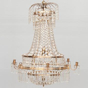 A SIX-LIGHT CHANDELIER.