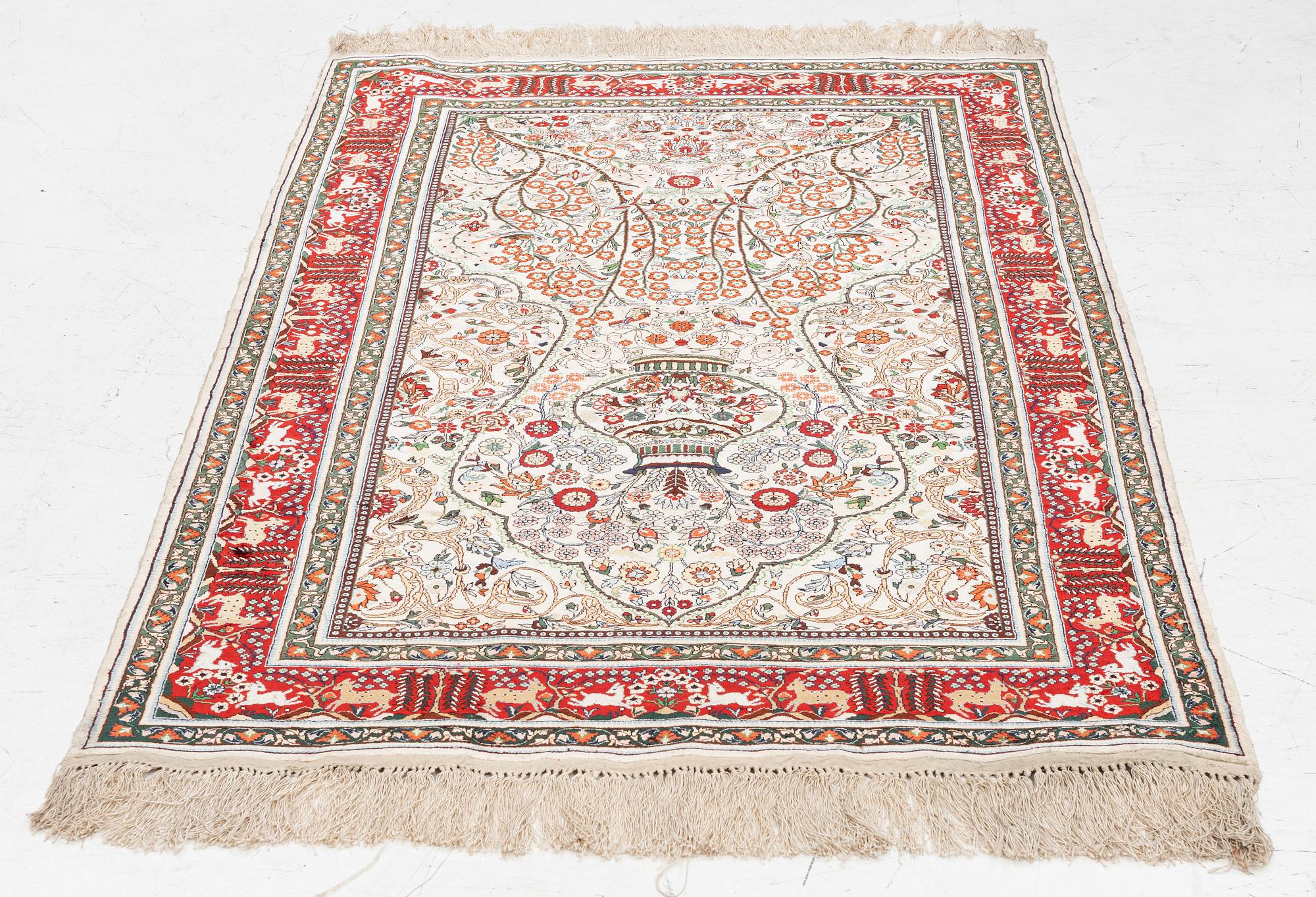 Rug, Hereke design, silk, approx. 153 x 93 cm.