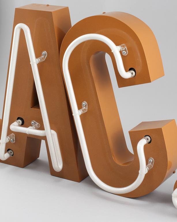 SKYLTBOKSTÄVER MED NEONRÖR, 4 delar, 1900/2000-tal.