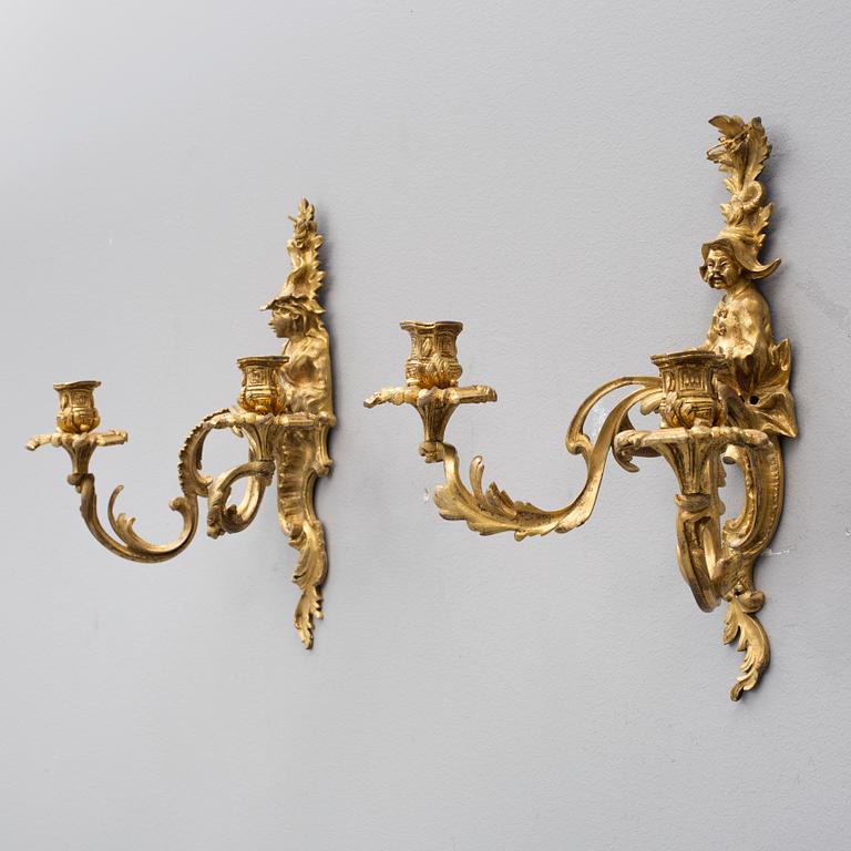 APPLIQUER, för två ljus, ett par. Louis XV-stil, 1800-tal.