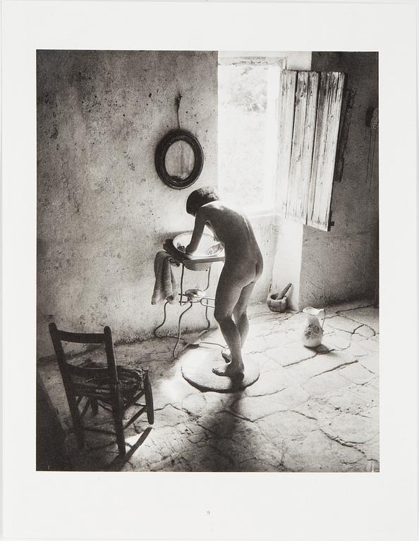 WILLY RONIS, Limited Edition Portfolio with 12 Collotype Plates, signed and numbered 238/290 on the colophon.