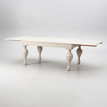 Dining table, from around the year 1900.