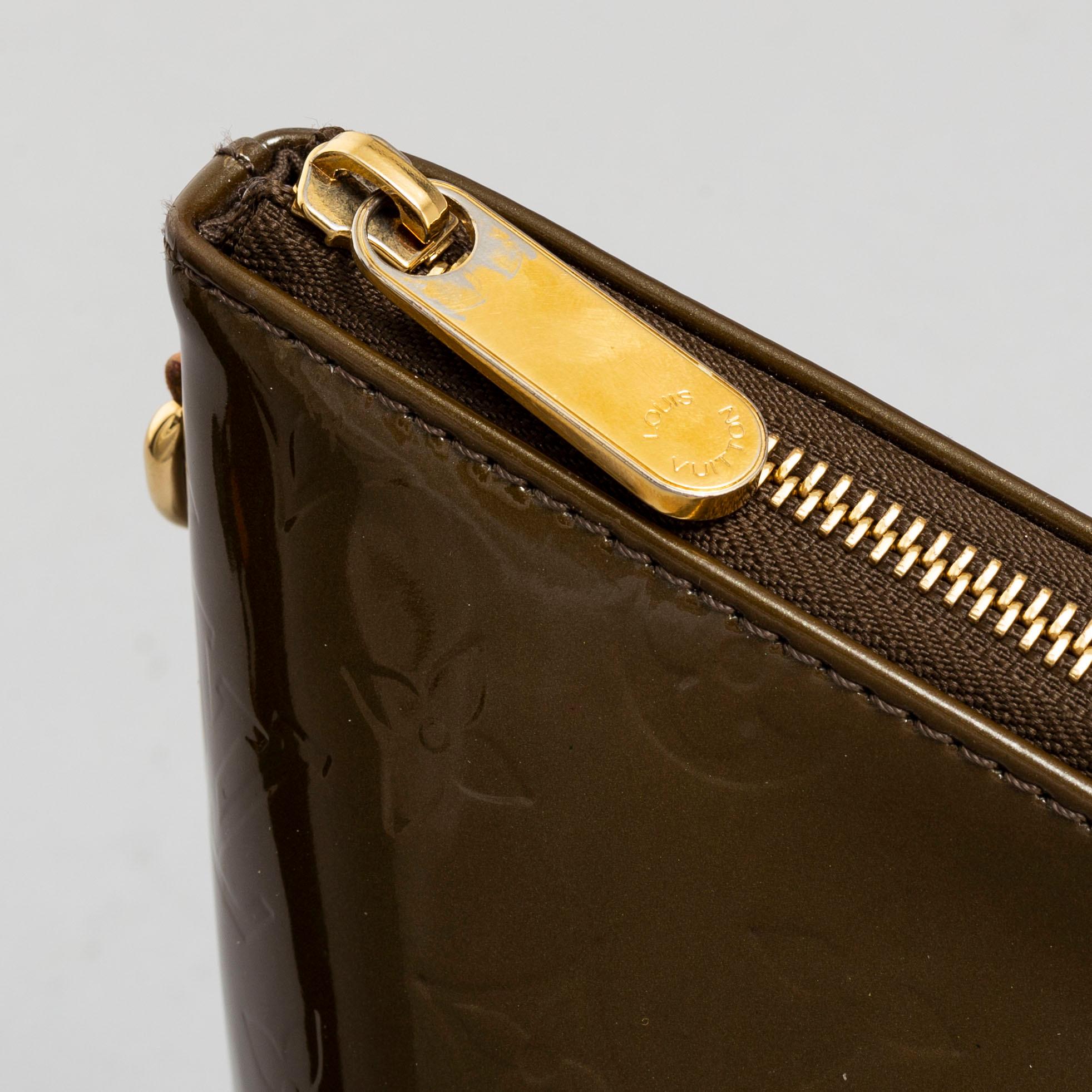 LOUIS VUITTON, a 'Vernis Bellevue' bag.