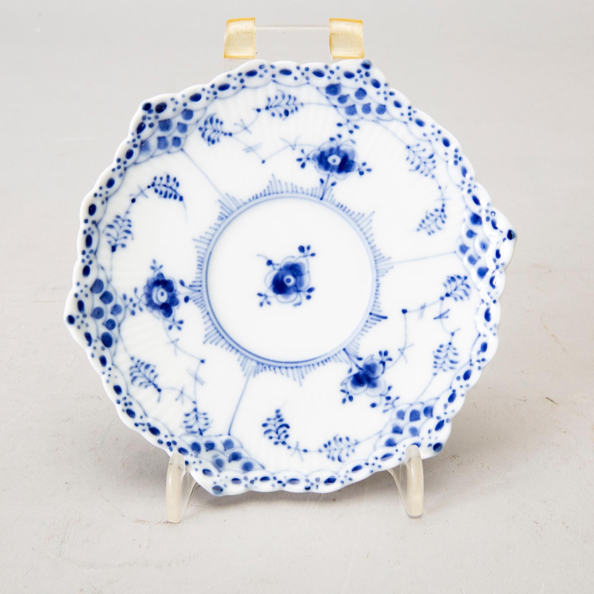 SERVIS 12+1 delar,  Musselmalet halvblonde Royal Copenhagen porslin 1900-talets senare del.