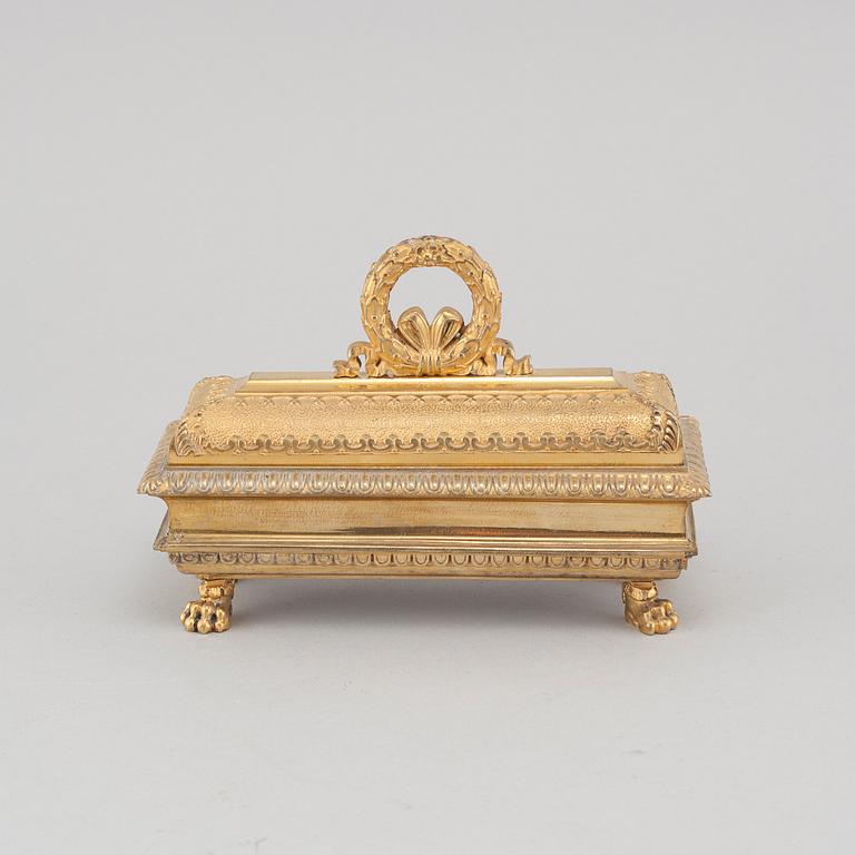 A bronze ink-stand in Empire style, around year 1900.