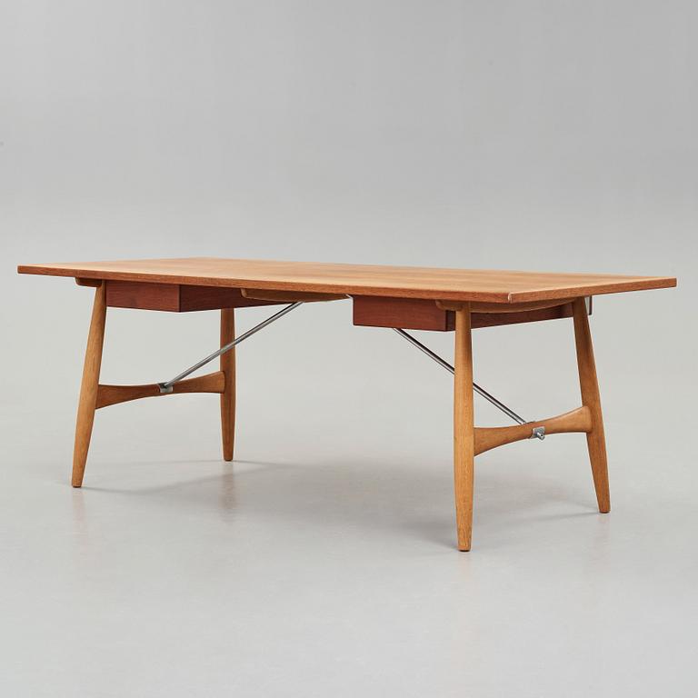 Hans J. Wegner, skrivbord, teak och ek med stålstag, "JH 571", Johannes Hansen, Danmark 1950-60-tal.