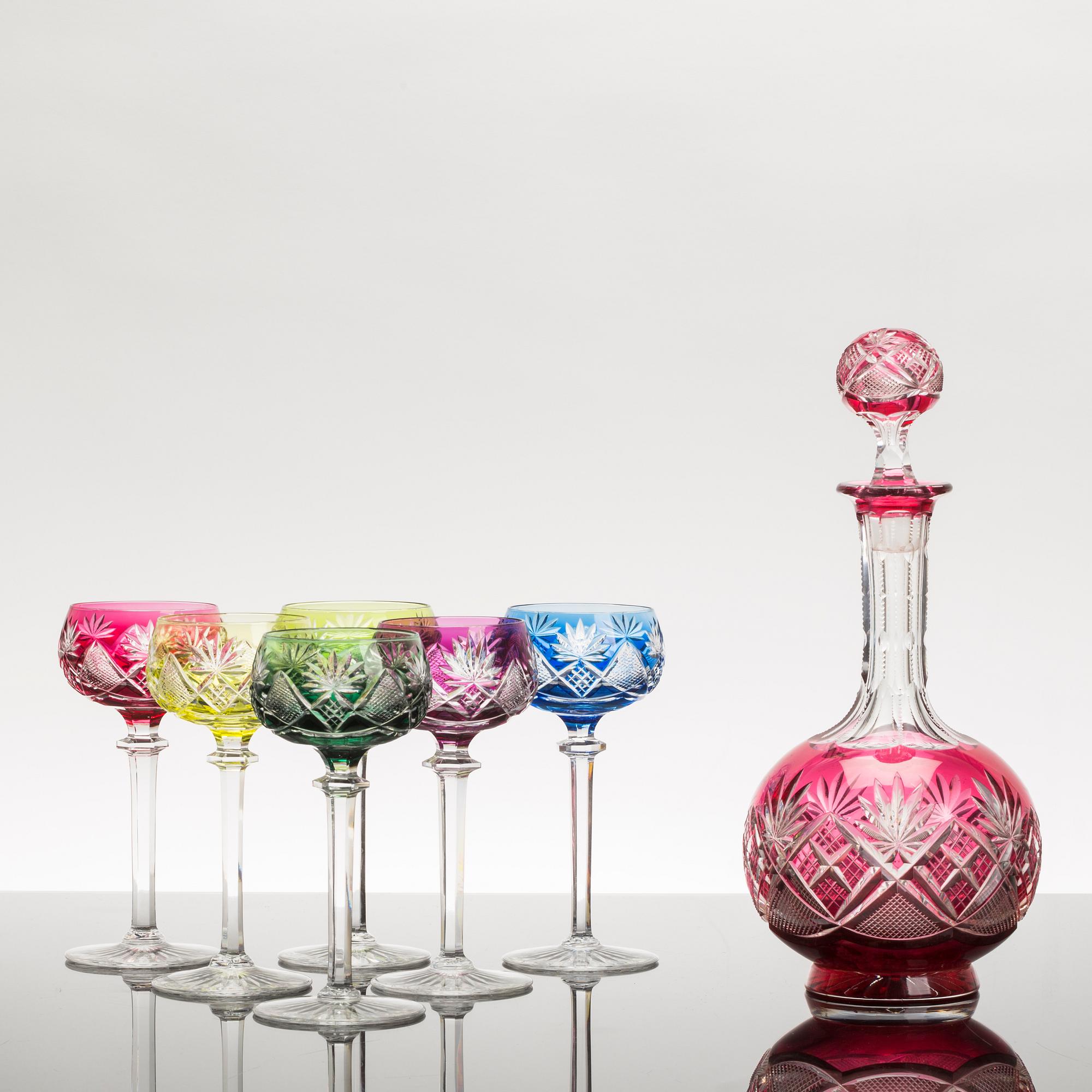 12 wine glassen and a carafe, VAL SAINT LAMBERT.