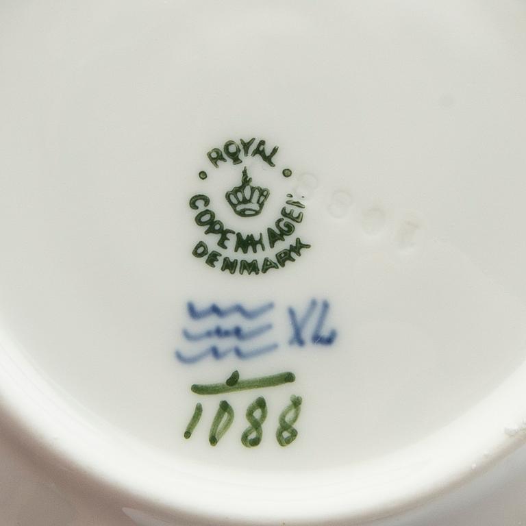 Service 52 pcs Musselmalet Royal Copenhagen Denmark porcelain.