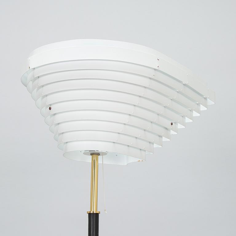 Alvar Aalto, a late 20th century 'Angel wing' floorlight model 'A 805' for Valaisinpaja.