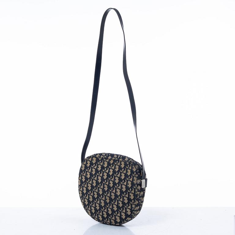 Christian Dior, Translation: "bag, vintage.".