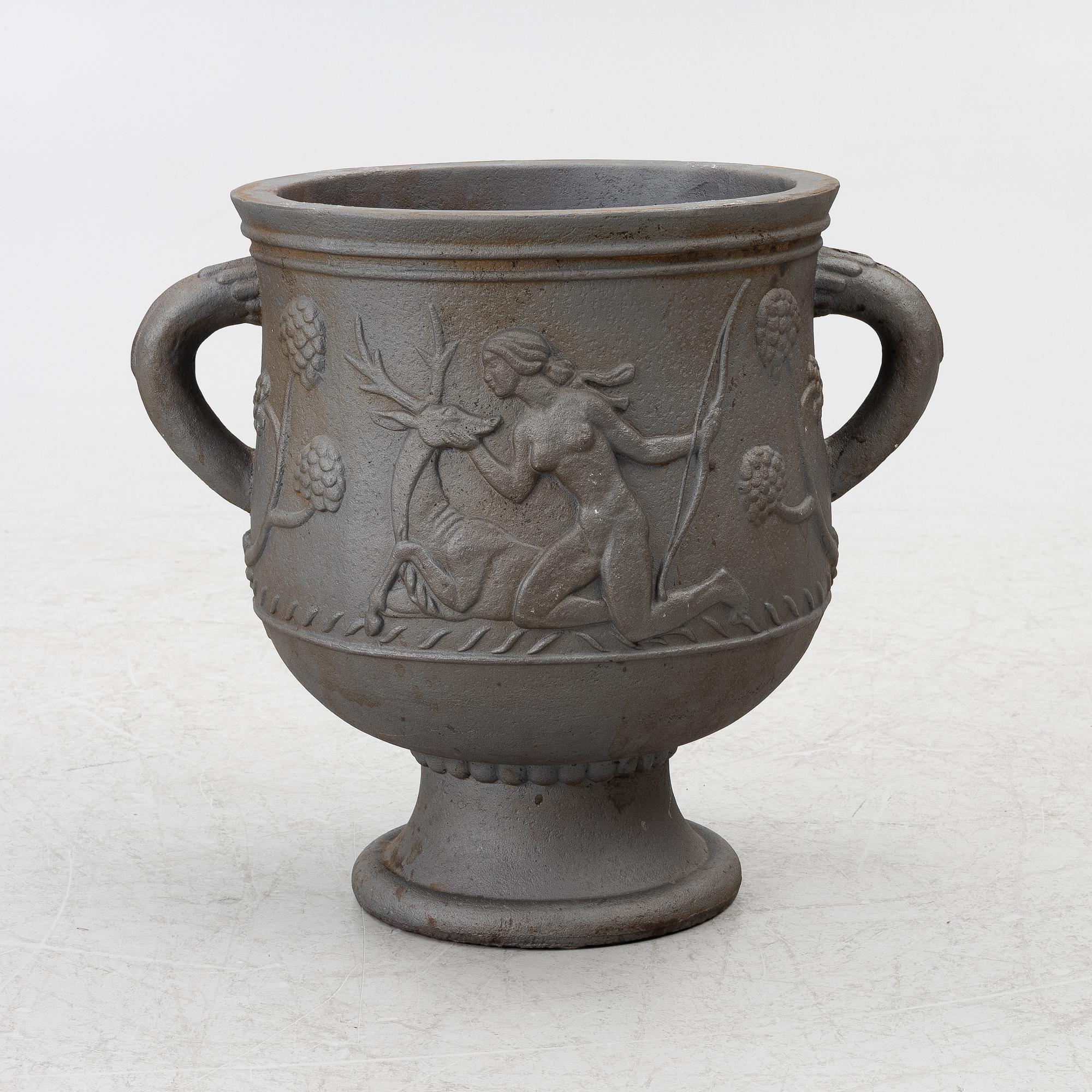 Ivar Johnsson, Garden urn, "Diana urn", Näfveqvarn Works, 1920s.
