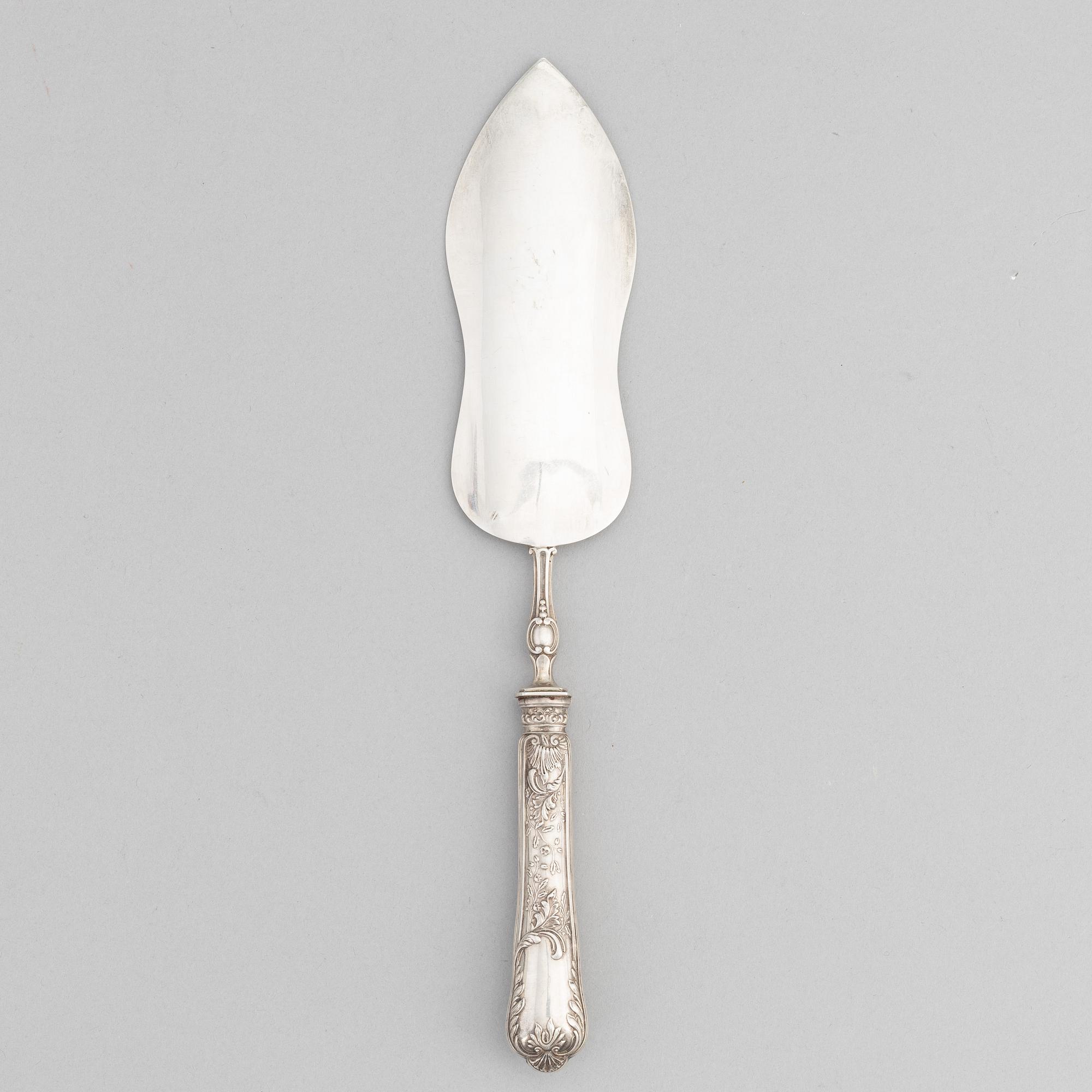 A French silver cake server, mark of Armand Fresnais, Paris (1877-1927).