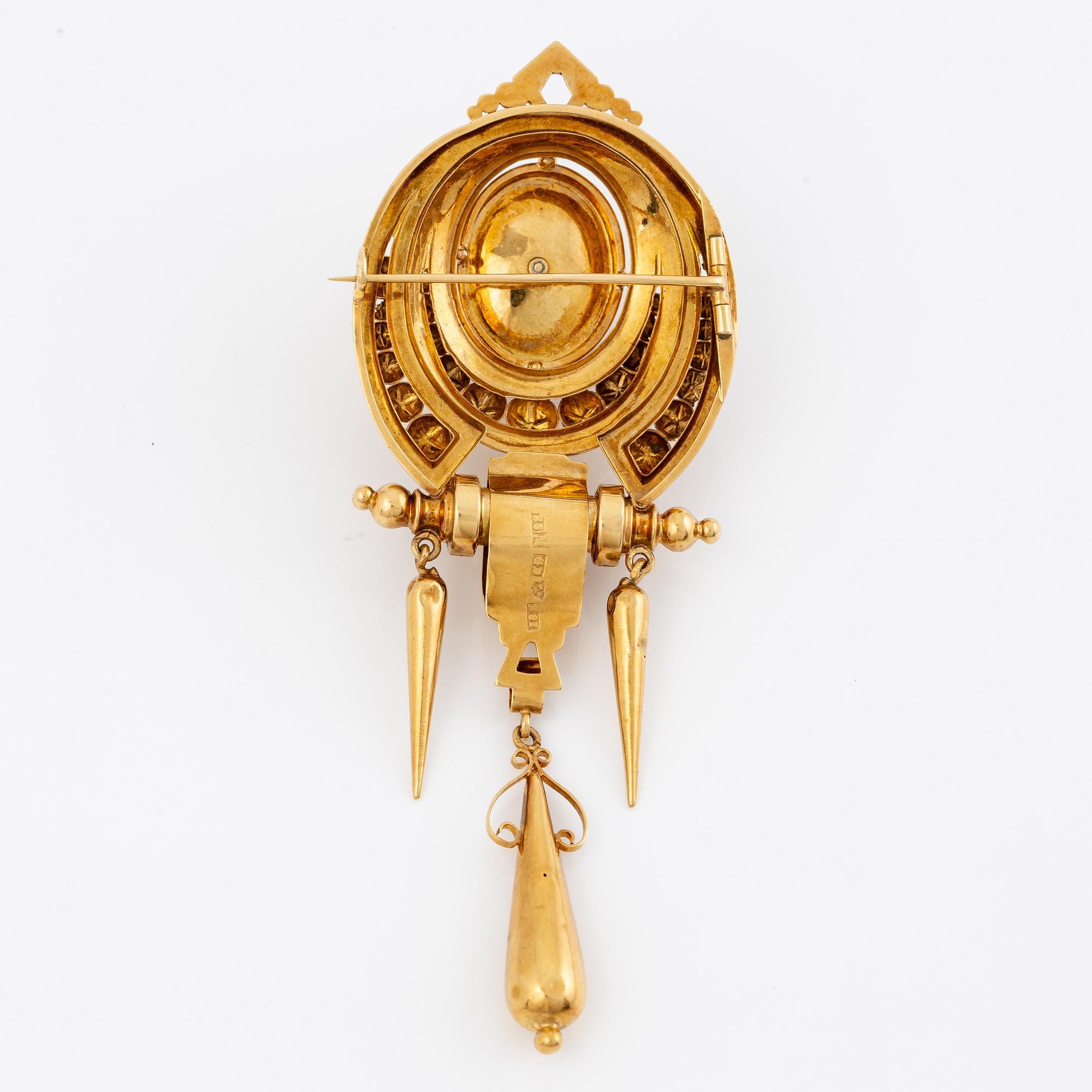 Brooch/pendant, 18K gold with half-pearls and black enamel. Malmö 1872.