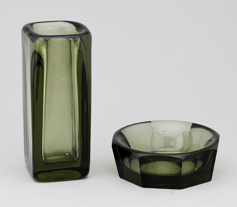 VAS SAMT SKÅL, glas, Vicke Lindstrand, sign.