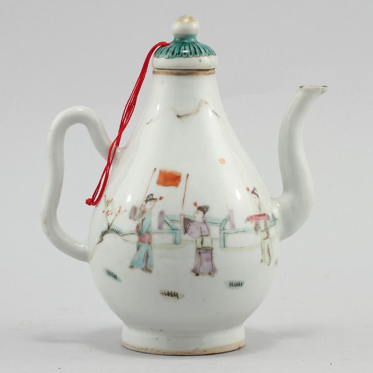 KANNA, porslin, Kina, sekelskifte 1800/1900.