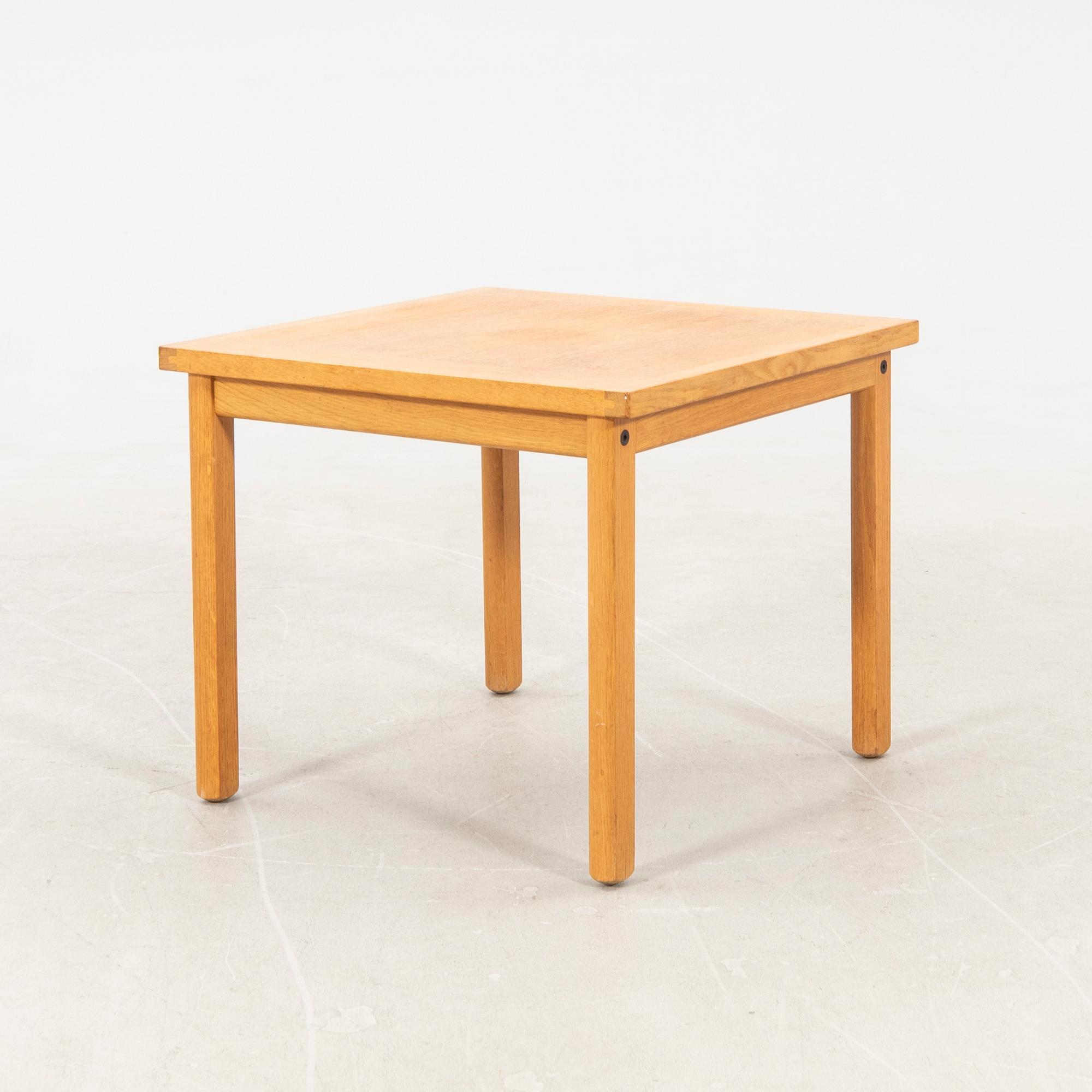 Ingmar Relling, soffa samt sidobord "Svane", ur Svane-serien, Ekornes Fabrikker A/S, Norge, 1970-tal.
