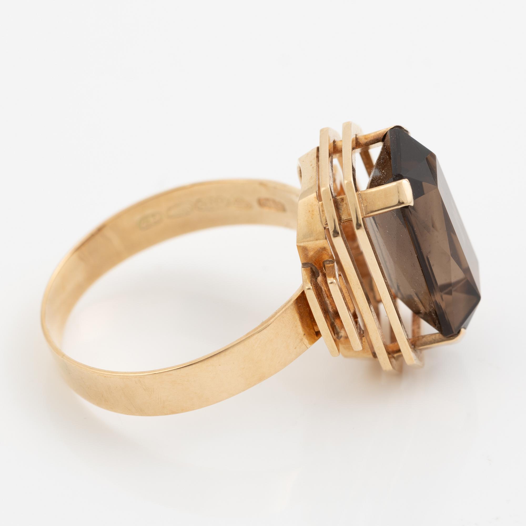 Ring, 14K gold, smoky quartz. Alppikulta Oy, Helsinki 1961.