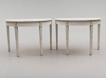 VÄGGBORD / SIDOBORD, ett par, gustaviansk stil, 1900-talets första hälft.