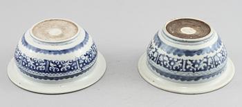 YTTERFODER, 2 st, porslin, Kina, 1900-tal.
