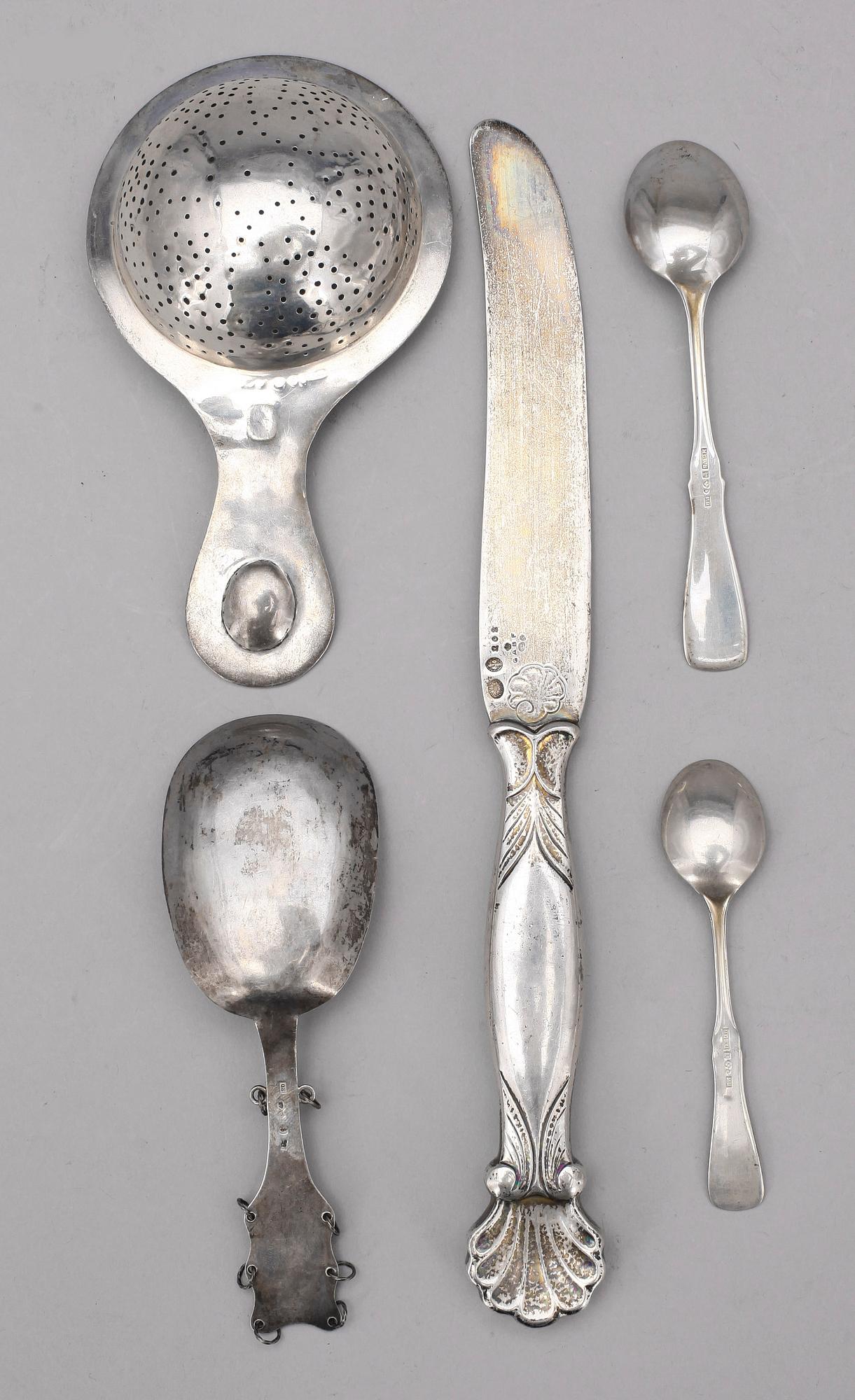 PARTI SILVER, 15 delar, bl a en kniv Georg Jensen, Danmark, 1900-talets första hälft. Totalvikt ca 330 gram.