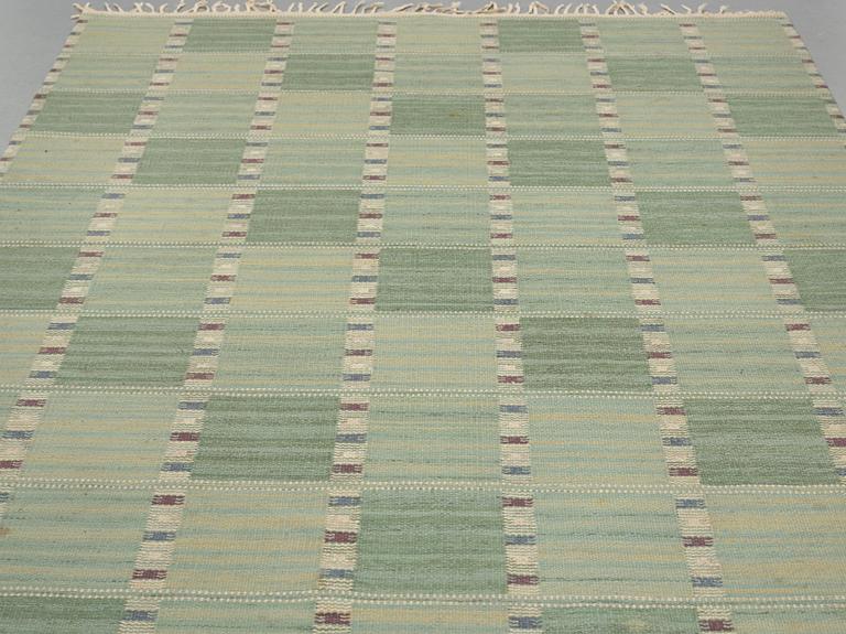 Barbro Nilsson, Matta, "Falurutan grön Fabiola", rölakan, ca 307,5 x 200,5-202,5 cm, signerad AB MMF BN.
