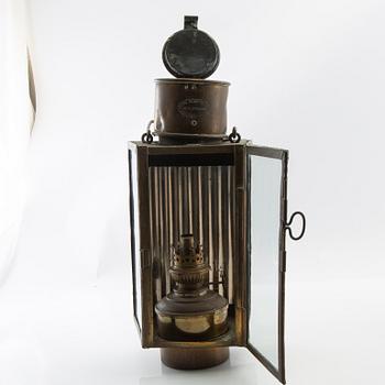 Skottlyktor ett par 1900-talets första hälft.